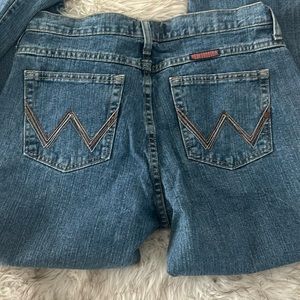 🔥 Wrangler CASH Cowgirl cut jeans size 9/10